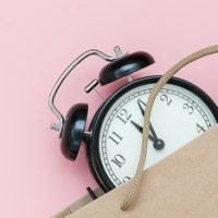 Quedamos un día y una hora